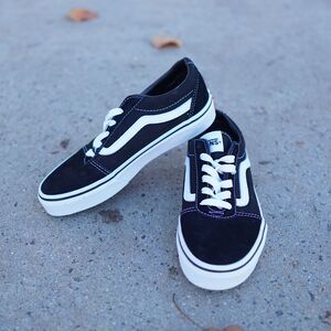 Vans Old Skool Low Top Sneaker Black/White Youth 3 Unisex New 500714